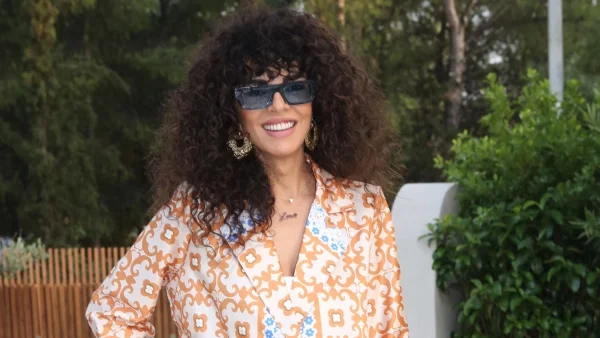 Αγνώριστη η Μαρία Σολωμού πριν από 30 χρόνια με φαρδιά ρούχα και έντονα φρύδια - Φωτογραφίες από την περίοδο του Λυκείου