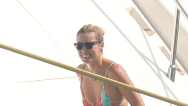 Συνεχίζει τις σκαφάτες διακοπές της η Μαριέττα Χρουσαλά - Εντοπίστηκε χωρίς ίχνος μακιγιάζ με αναλογίες που ''ζαλίζουν''