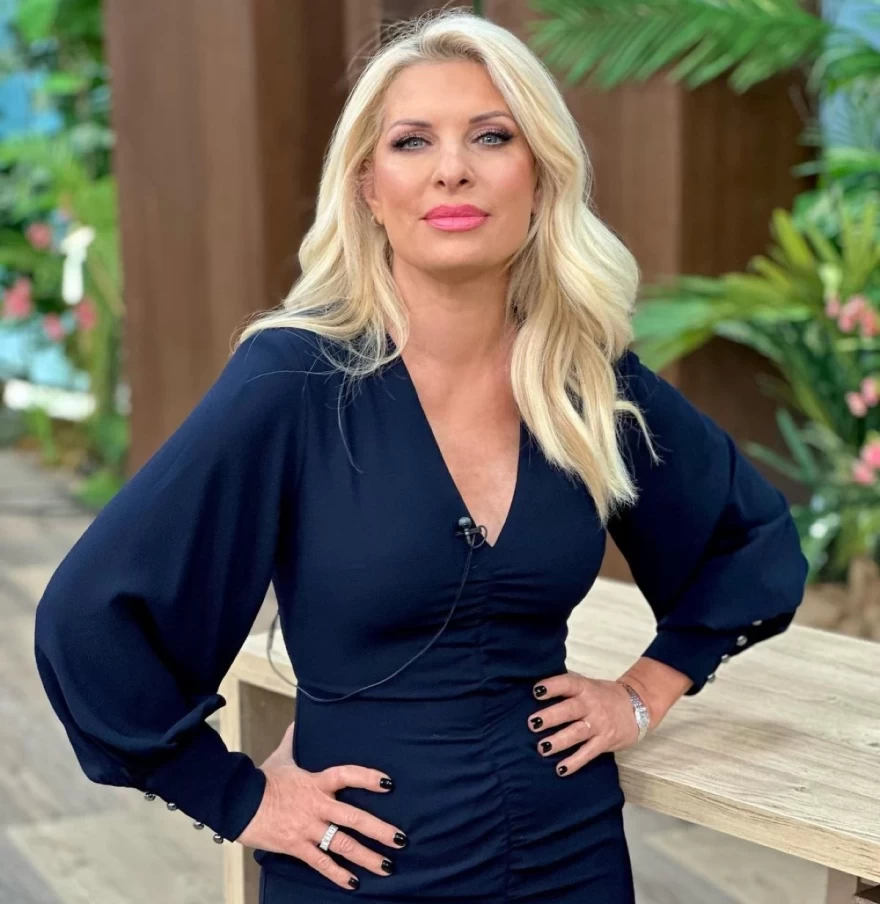 ελένη_μενεγάκη_μανικιούρ_μαύρο