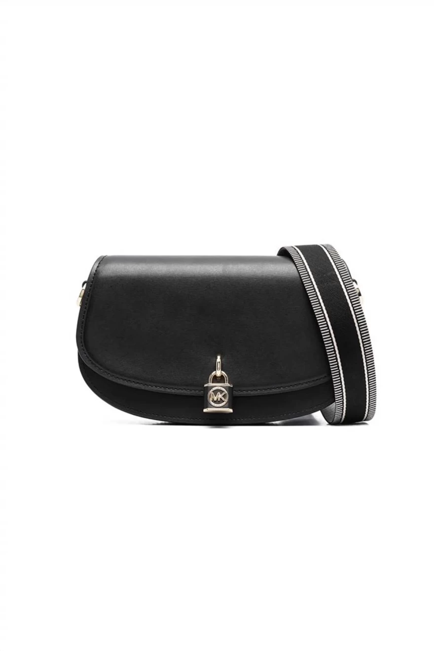 μαύρη τσάντα με αλυσίδα