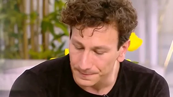 «Υπάρχει ένα τραύμα, το οποίο είναι εκεί συνέχεια...» - Ρίγη συγκίνησης με την εξομολόγηση του Μιχάλη Σαράντη για τον θάνατο των δύο γονιών του