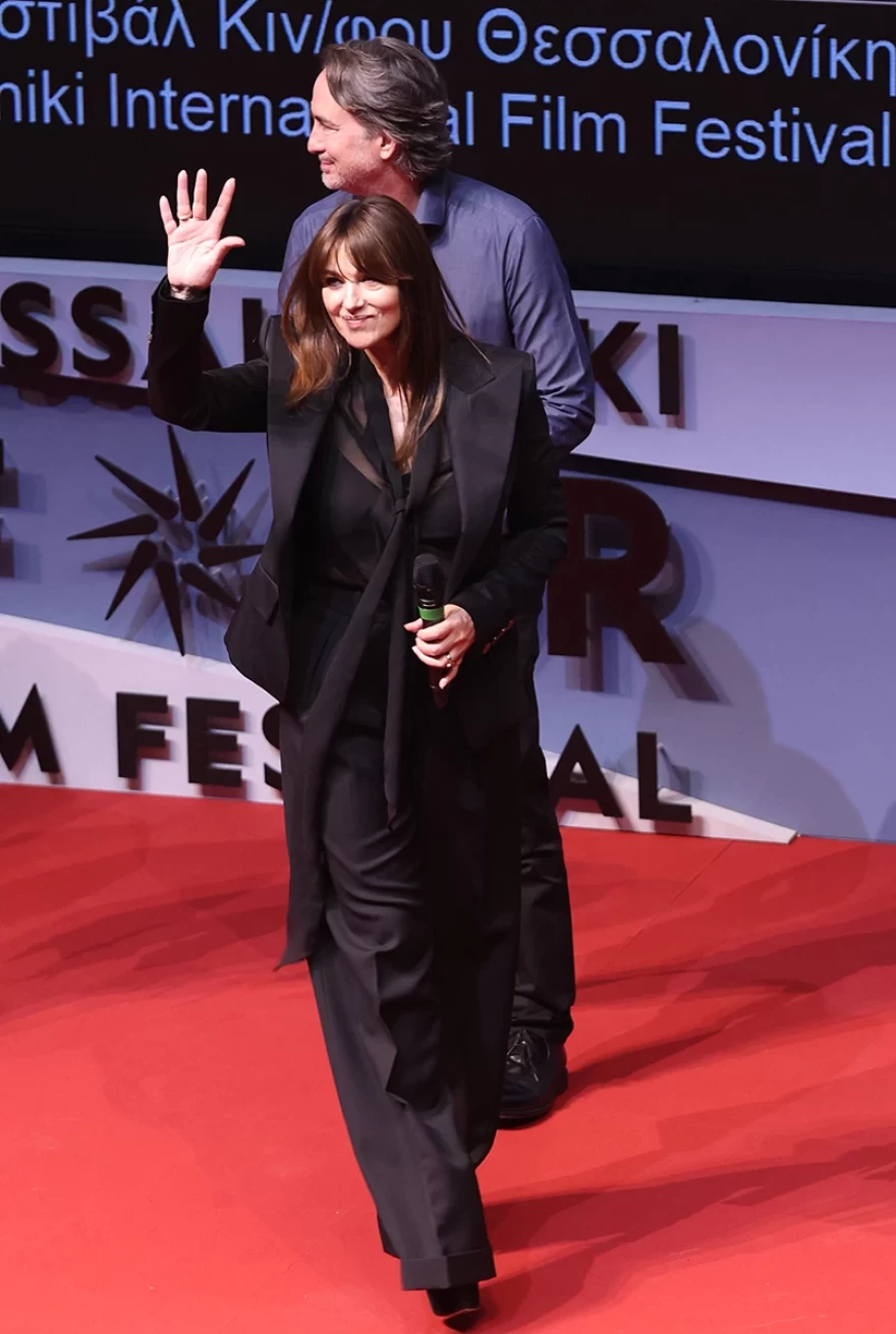 μόνικα μπαλούτσι κοστούμι