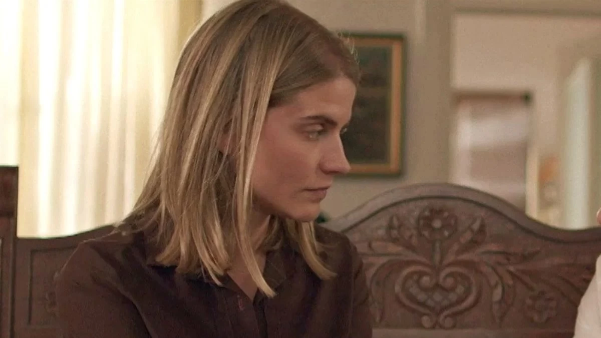 Η Παραλία: Απομακρύνεται από το σπίτι, βυθίζεται στο αλκοόλ και ξενυχτάει - Δυστυχώς...