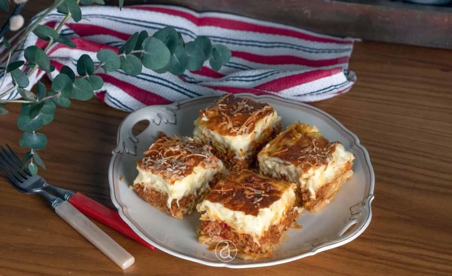 Εύκολο και χωρίς μπεσαμέλ: Πως να φτιάξεις το 5λεπτο παστίτσιο της τεμπέλας