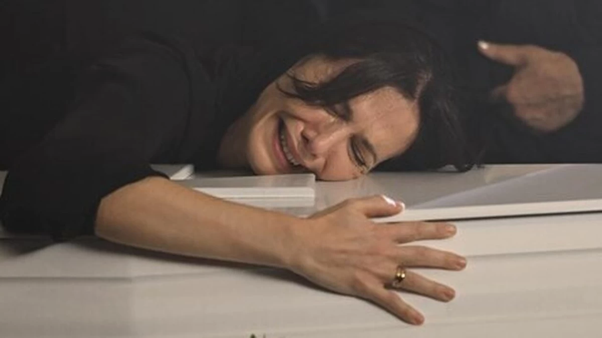 Σασμός: «Τόσα χρόνια χαμένα και πάνω που...» - Ρίγη συγκίνησης προκάλεσε η κηδεία του Νικηφόρου στο Twitter