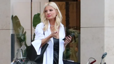 Red alert: Η Φαίη Σκορδά με κόκκινο κραγιόν & απόλυτα σεταρισμένο μανικιούρ που απογειώνει το total look της!