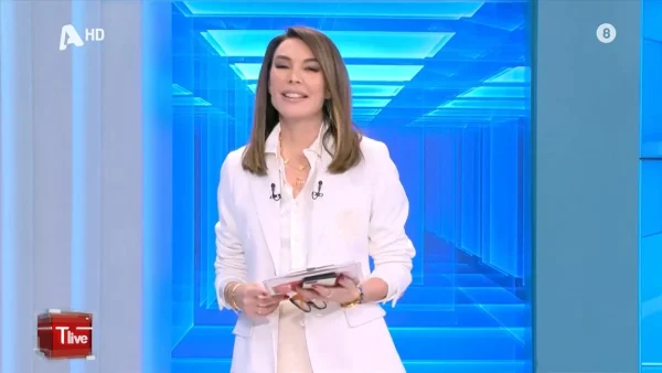 Στολίστηκε με λευκές και ασημί μπάλες το πλατό του TLive: «Έρχονται τα Χριστούγεννα» - Η διαφορετική έναρξη της Τατιάνας Στεφανίδου