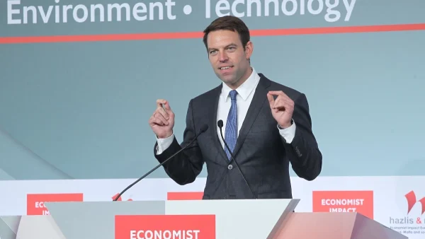 Περπάτησε 200 μέτρα και έφυγε - Στην πορεία για το Πολυτεχνείο ο Στέφανος Κασσελάκης