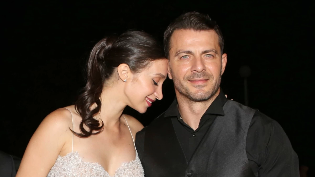 «Δεν είναι κρυφό ή φανερό, είναι για εμάς» - Η αντίδραση του Γιώργου Αγγελόπουλου σε ερώτηση για το φύλο του μωρού που περιμένει με τη Δήμητρα Βαμβακούση