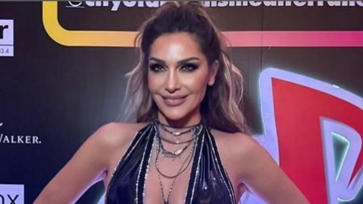 ''Κόλαση'' η εμφάνιση της Βανδή στα Super Music Awards 2023 - Το χορευτικό της με μαστίγιο και μαύρη ολόσωμη φόρμα (Βίντεο)