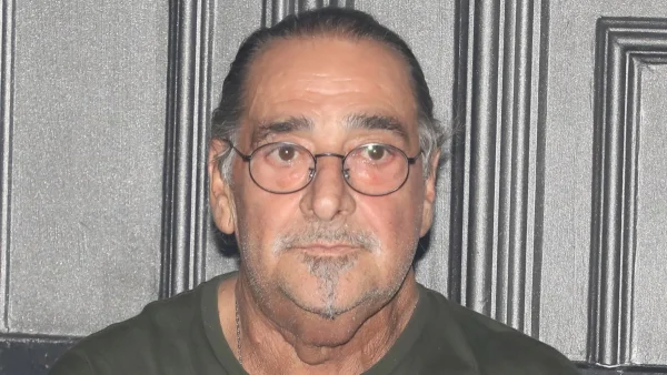 Βασίλης Καρράς: Όταν "έσπασε" στην κάμερα για το χαμό του Παντελή Παντελίδη