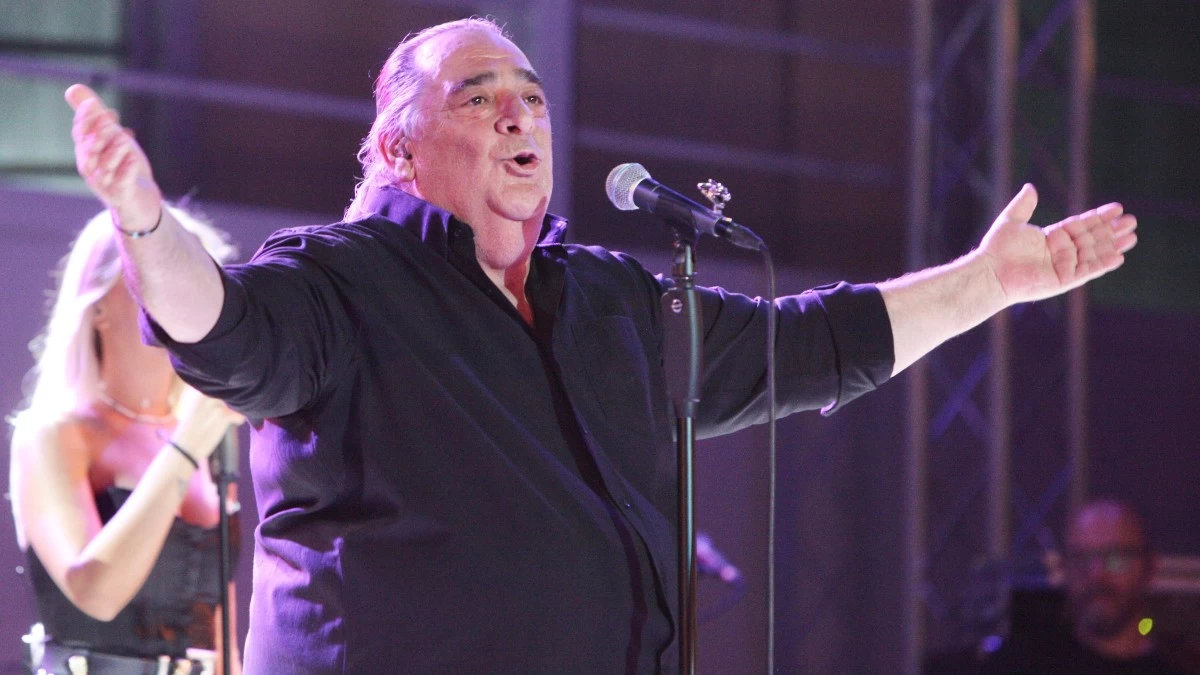 Βασίλης Καρράς: Ο ΑΝΤ1 τιμάει τη μνήμη του με μία εκπομπή-αφιέρωμα σε εκείνον και στην τελευταία του εξομολόγηση