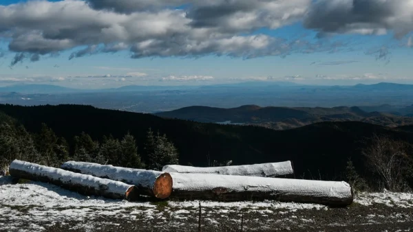 Καιρός 15/12: Καταιγίδες, χιονοπτώσεις και σημαντική πτώση της θερμοκρασίας σήμερα