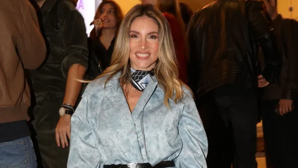 Αυτός είναι ο κούκλος αδερφός της Αθηνάς Οικονομάκου: Με γαλαζοπράσινα μάτια και σαγηνευτικό βλέμμα