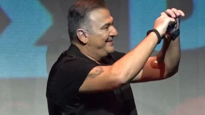 Αντώνης Ρέμος: Η μεγάλη συγκίνηση με την κόρη του που ήταν κάτω από τη σκηνή - «Ελένη μου...»