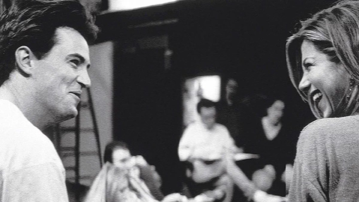 «Προσπαθούσε τόσο σκληρά, μου λείπει πολύ...» Οι σπαρακτικές πρώτες δηλώσεις της Jennifer Aniston για τον Matthew Perry