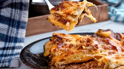 Ευκολά κανελόνια με κιμά: Τα 4 μυστικά για να μην ξεραθούν στο ψήσιμο και κάνουν κρατς στο δόντι