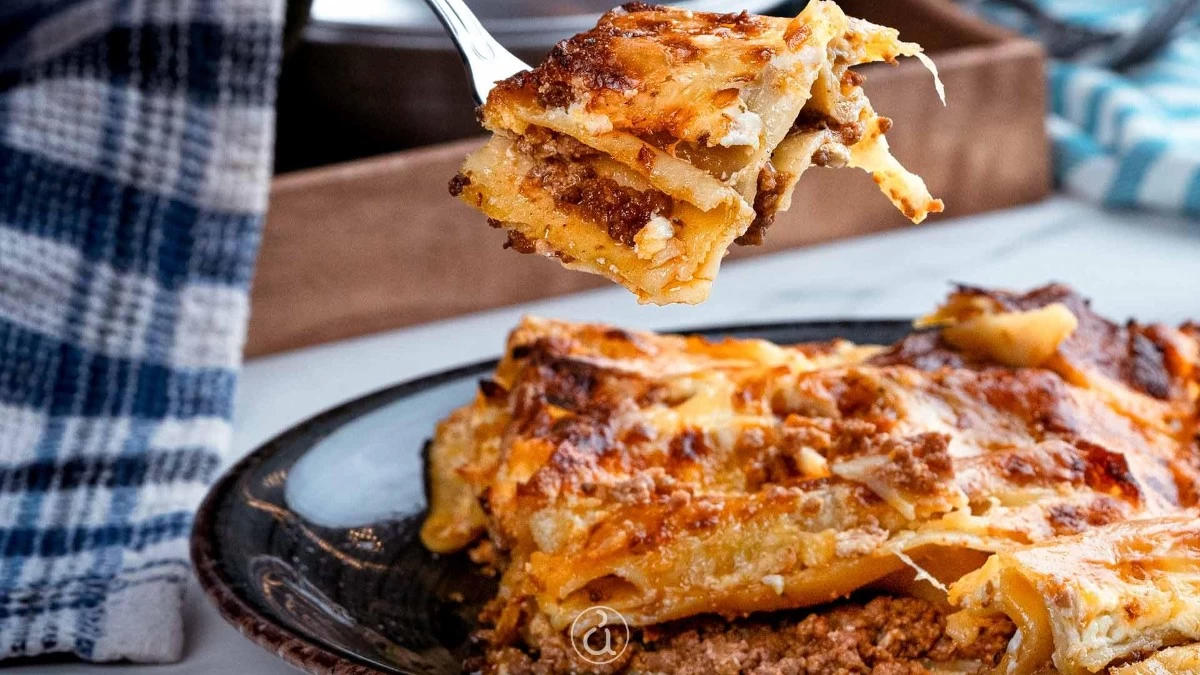 Ευκολά κανελόνια με κιμά: Τα 4 μυστικά για να μην ξεραθούν στο ψήσιμο και κάνουν κρατς στο δόντι