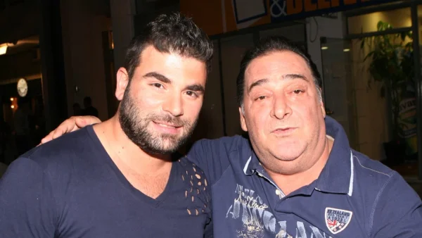 Βασίλης Καρράς: «Να μου τον κανεις μια μεγάλη αγκαλιά» - Η σπαρακτική ανάρτηση της μητέρας του Παντελή Παντελίδη