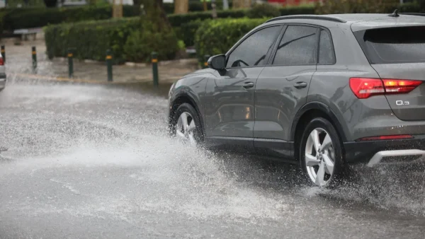 Νέο έκτακτο δελτίο καιρού: Ήδη η κακοκαιρία "σφυροκοπά" την Ελλάδα - Έκκληση στην Ρόδο από την πολιτική προστασία