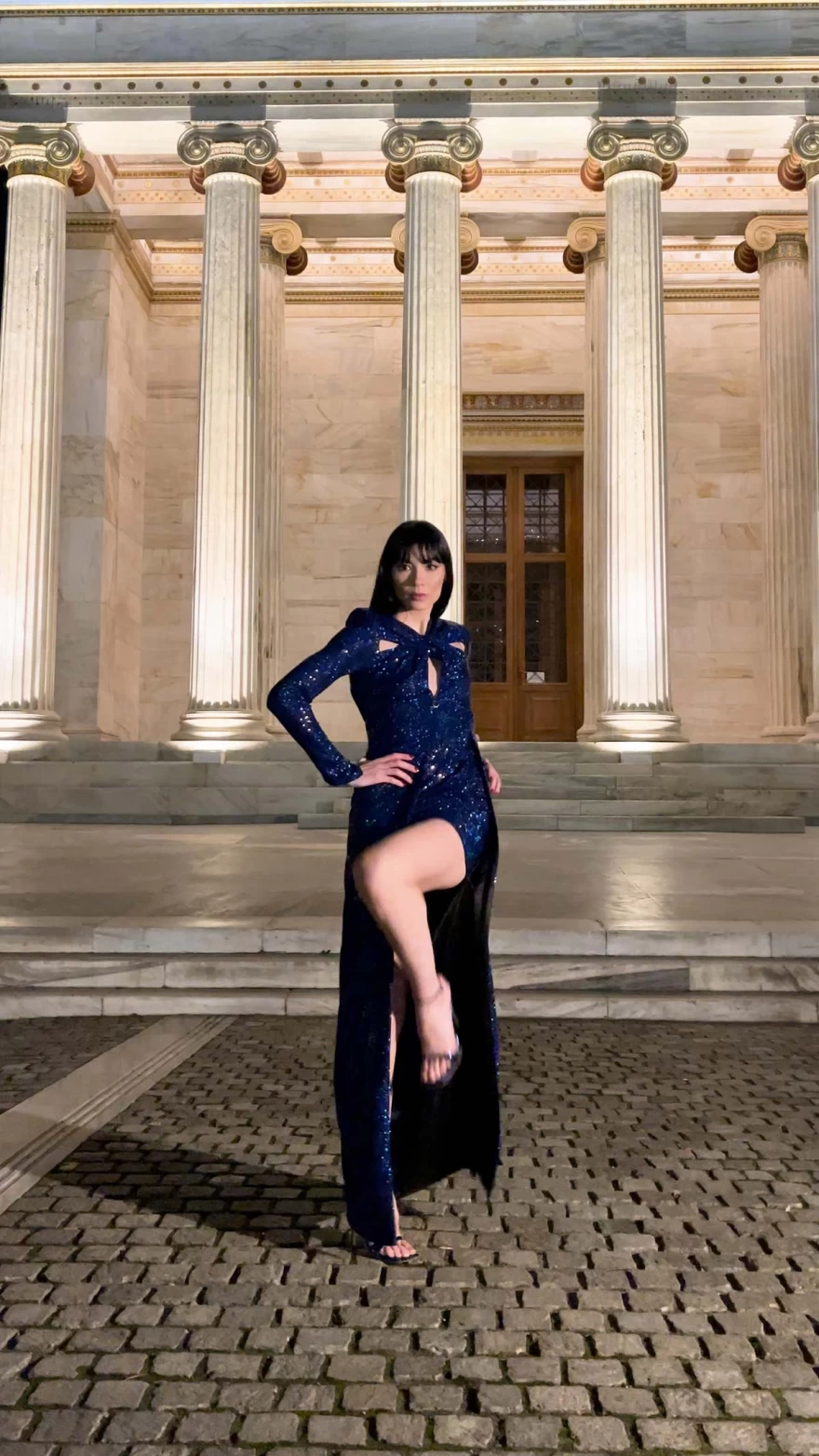 μπλε φόρεμα