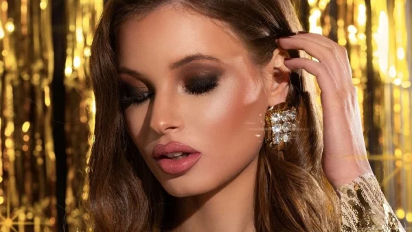 Πινελιές χρώματος & λάμψης για σούπερ γιορτινές εμφανίσεις και όχι μόνο!