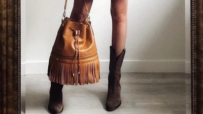 Καφέ μπότες και τζιν: Πώς να φορέσεις τον ευέλικτο και casual συνδυασμό τον χειμώνα