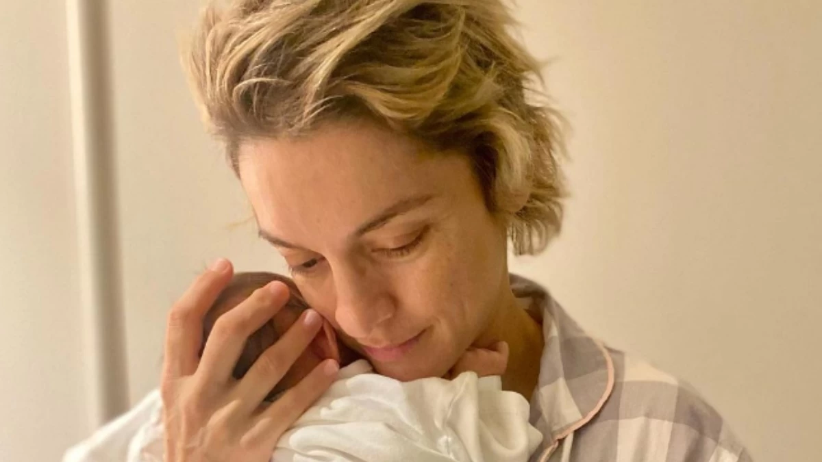 Η πρώτη βόλτα της Γιούλικας Σκαφιδά με τον νεογέννητο γιο της - Χαλαρή για ψώνια με το καρότσι