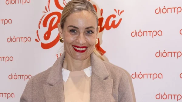 Η Ελεονώρα Μελέτη φόρεσε το παλτό της σεζόν