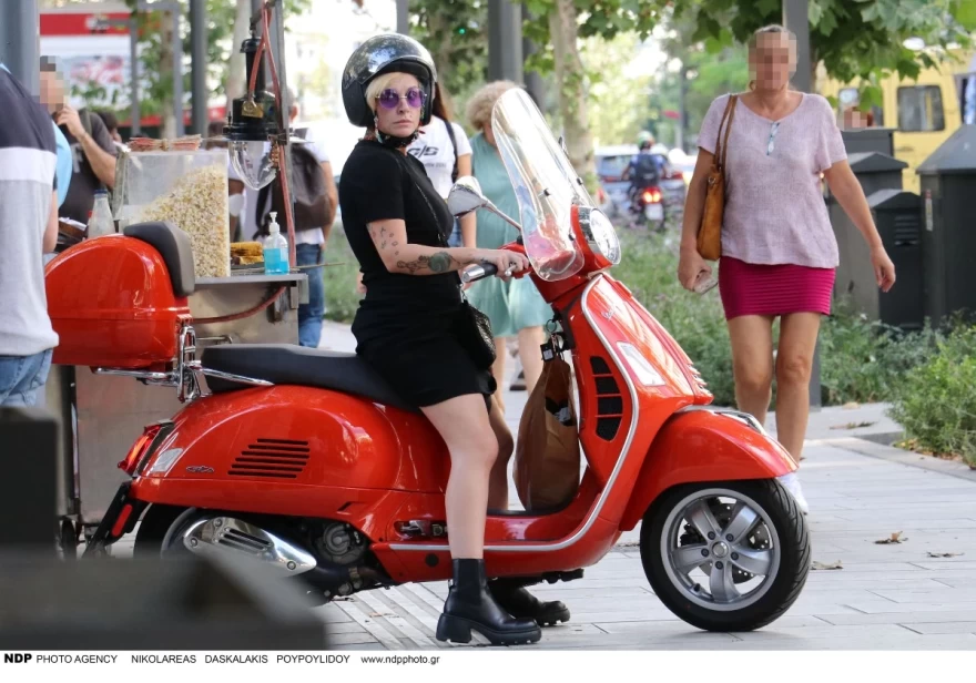 Ελεωνόρα Ζουγανέλη - βέσπα