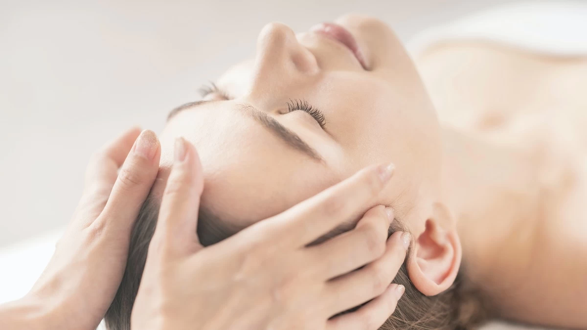 Τι είναι το Facial Balancing & γιατί έχει γίνει viral στο TikTok; Μάθε τα πάντα για το trend που θα κυριαρχήσει το 2024!