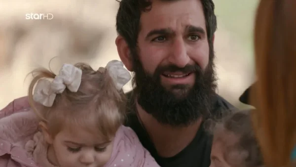 Φάρμα ημιτελικός: «Θα έχουμε κι άλλο μωράκι» - Με ένα μικροσκοπικό φορμάκι και τον υπέρηχο στα χέρια ανακοίνωσε την εγκυμοσύνη στον Γιαννακίδη