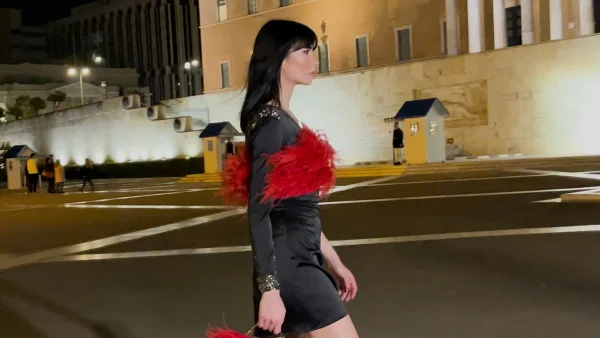 Δεν ξέρεις ακόμα τι θα φορέσεις την Πρωτοχρονιά; Αυτά είναι τα 3 συγκλονιστικά φορέματα που θα σε... σώσουν!