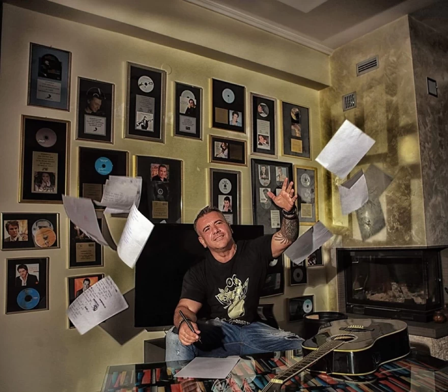 O στιχουργός Γιάννης Μαλλιάς