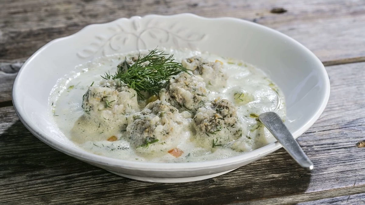 Γιουβαρλάκια αυγολέμονο: Τα δυο 2 μυστικά για να μην σας βγει νεροζούμι η σάλτσα