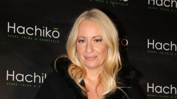 Απίστευτο περιστατικό με την Αφροδίτη Γραμμέλη σε παραλία γυμνιστών - Ενώ έκανε ηλιοθεραπεία, ερχόντουσαν...