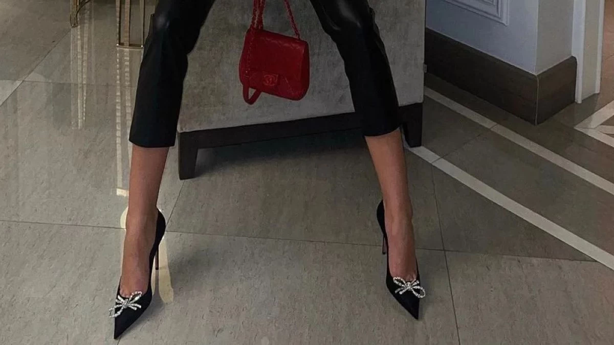 Πώς να περπατήσεις πάνω σε ψηλοτάκουνα; Ένας στυλίστας αποκαλύπτει 8 μυστικά για να είσαι πιο άνετη