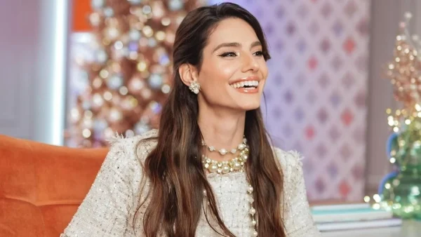 Το emerald makeup look της Ηλιάνας Παπαγεωργίου είναι η απόλυτη γιορτινή πρόταση για σούπερ εμφανίσεις!