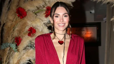 Το κόκκινο maxi φόρεμα με έξω την πλάτη, η διώροφη τούρτα & το παθιασμένο φιλί με τον Σταθοκωστόπουλο - Το λαμπερό πάρτι γενεθλίων της Ιωάννας Σιαμπάνη