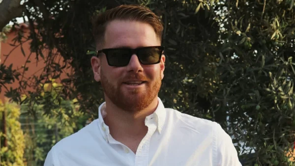 Τζέιμς Καφετζής: «Μου ζήτησαν να κόψω 2 χιλιάρικα και...» - Το παρασκήνιο πίσω από τη συνάντηση με τον Ατζούν