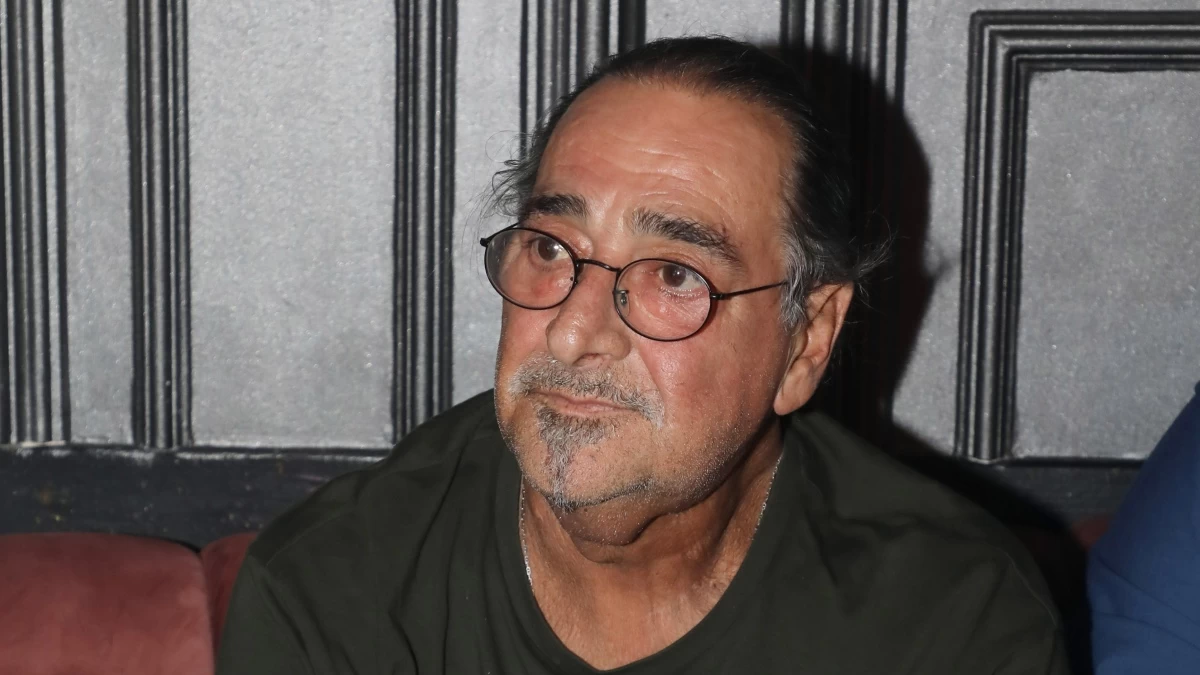 Πέθανε ο Βασίλης Καρράς