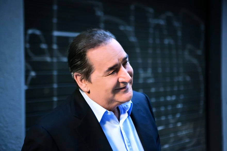 Βασίλης Καρράς