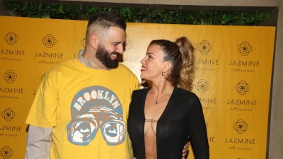 «Δεν ξεχνώ το πρώτο μας φιλί...» - Το τραγούδι που αφιέρωσε η Κατερίνα Στικούδη στον Βαγγέλη Σερίφη