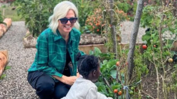 Χριστίνα Κοντοβά: Θα αλλάξει χρόνο με την Ada στο Μπαλί - Σε μαγευτικά, καταπράσινα σημεία με φοίνικες και κρεμαστές κούνιες