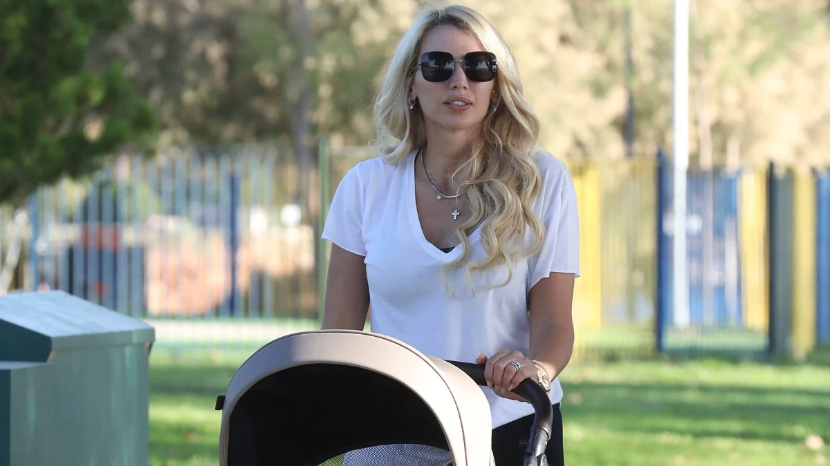 Κωνσταντίνα Σπυροπούλου: Συγκινημένη αγκαλιάζοντας για πρώτη φορά τον γιο της - Αδημοσίευτη φωτογραφία από τη στιγμή του τοκετού της