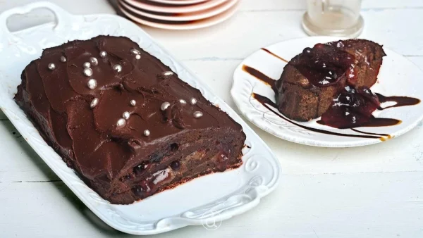 Γρήγορο γλυκό για τις γιορτές: Κορμός Χριστουγέννων με παντεσπάνι σοκολάτας