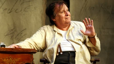 Κώστας Καρράς: Οι γυναίκες που τον σημάδεψαν, η γνωριμία με την σύζυγό του και η σχέση του με τον Κώστα Σπυρόπουλο