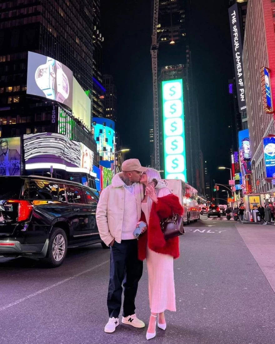 Nero greco κοπέλα