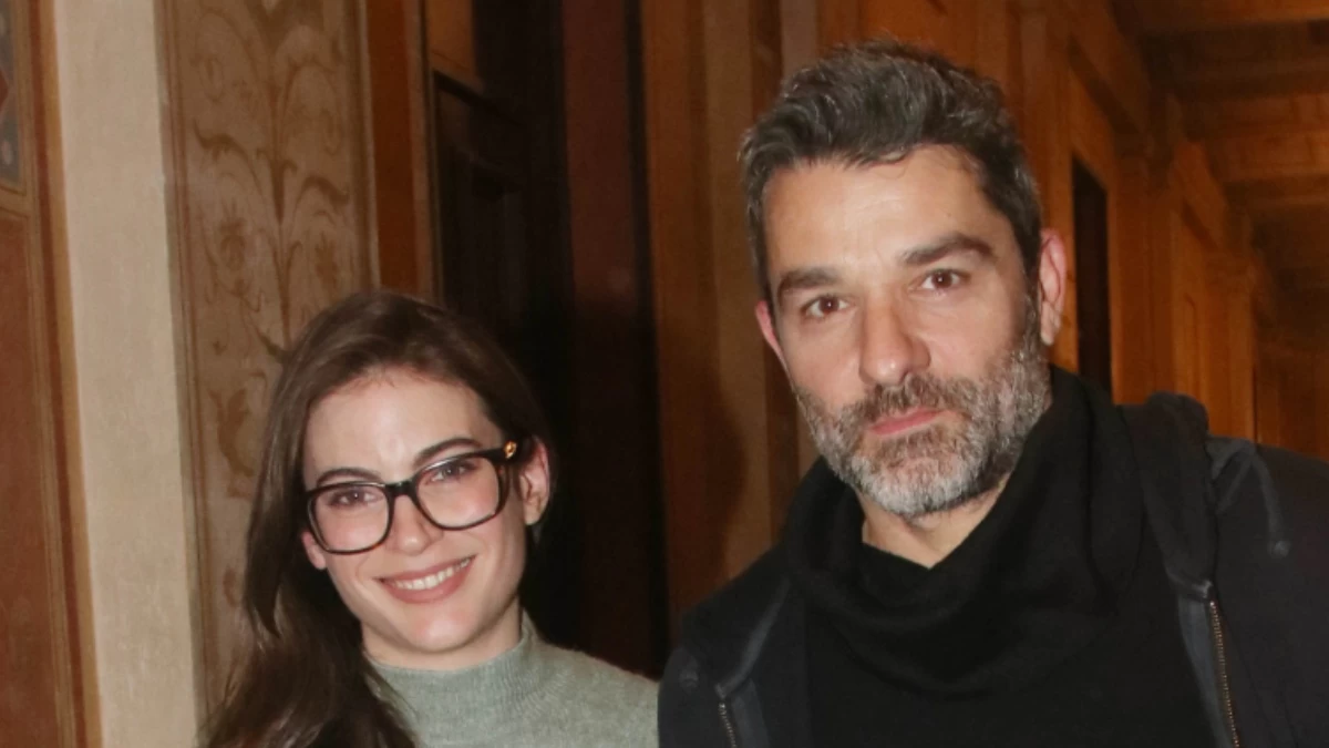Πλάι - πλάι και πολύ χαμογελαστοί: Με χαλαρό outfit στη νέα τους βραδινή έξοδο η Μάρθα Λαμπίρη Φεντόρουφ και ο Πέτρος Λαγούτης
