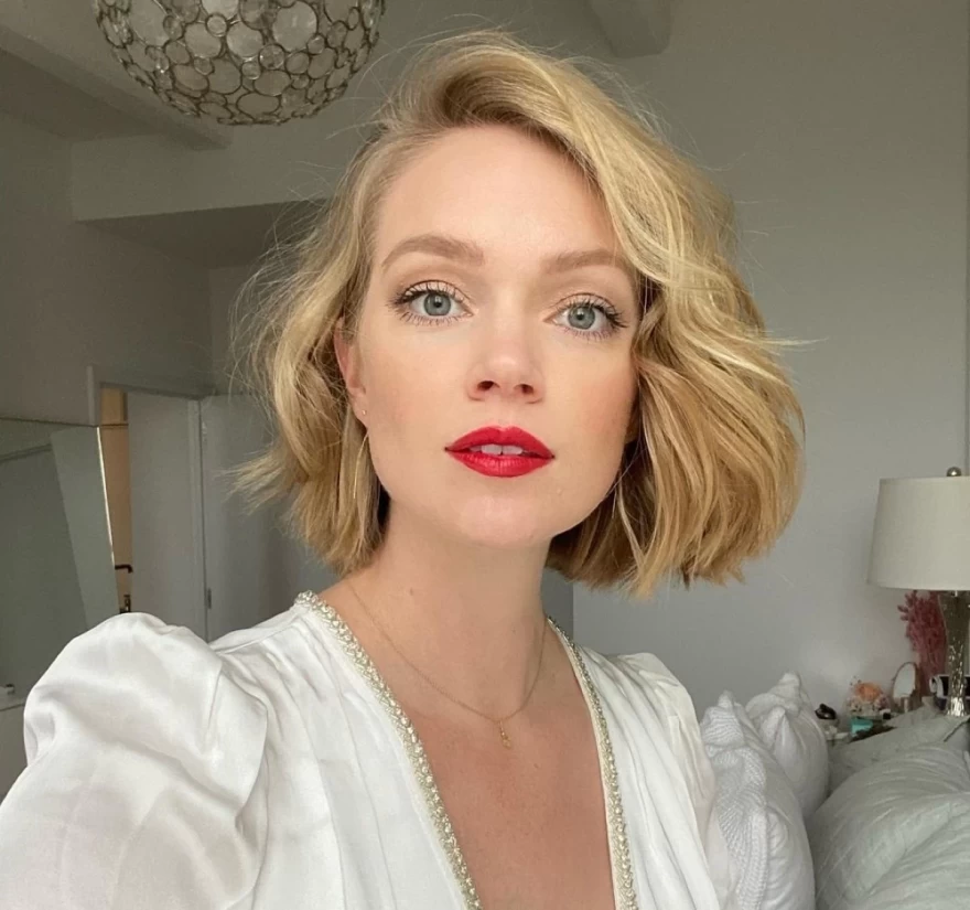 Lindsay Ellingson_face_treatment